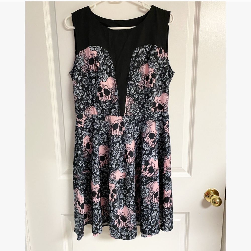 Jin & Yi Floral Print & Pink Skull Print w/ Black Mesh Sleeveless Black Dress